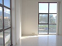 AMPIA SALA CON DUE FINESTRE CIELO TERRA