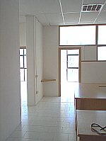 Sala centrale e reception con scrivanie